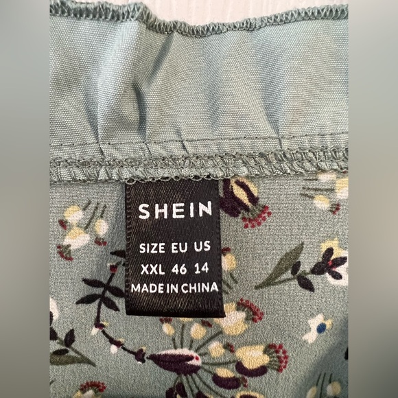 Floral Print Pleated Hem Dress - Picture 10 of 12